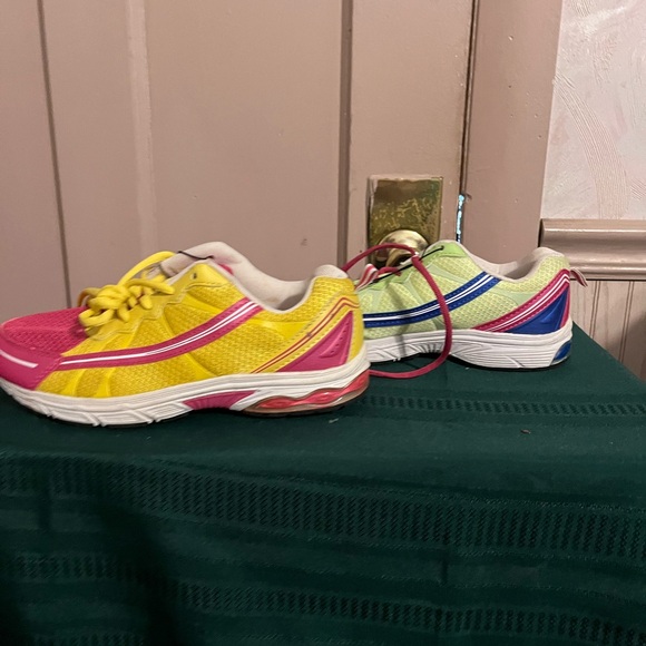 DanSkin  now size 6 sneaker - Picture 4 of 11